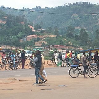 Rwanda 2019 cykler og vej.jpg